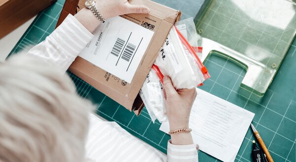 Spedizione dei campioni di amianto e materiale alla CRB Analyse Service GmbH | © CRB Analyse Service GmbH