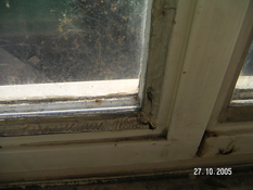 Asbesthaus - Fundstelle: Fensterkitt | © 2019, CRB Analyse Service GmbH | © CRB Analyse Service GmbH