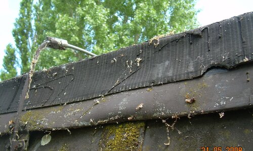 Asbesthaus - Site of discovery: Cover made of roofing, tar cardboard, bitumen web | © 2019, CRB Analyse Service GmbH | © CRB Analyse Service GmbH
