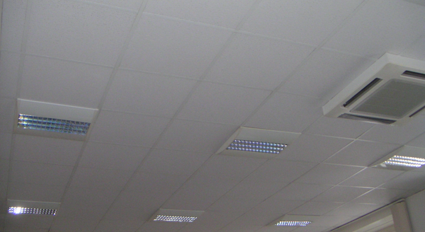 Asbesthaus - Site : Carreaux de plafond en amiante et en fibres minérales | © 2019, CRB Analyse Service GmbH | © CRB Analyse Service GmbH