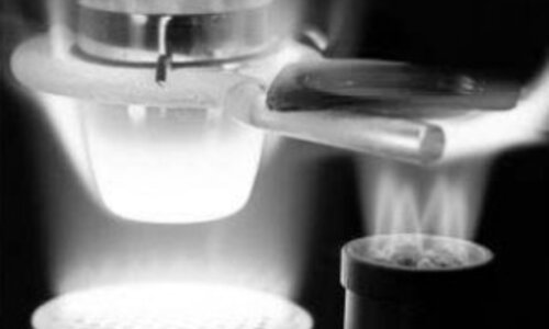 CRB GmbH | Production d’une fusion pour la spectrométrie de fluorescence X 1 | © CRB Analyse Service GmbH