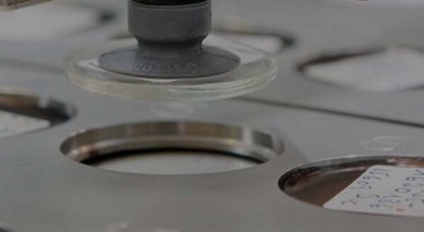 CRB GmbH | Probenwechsler Röntgenfluoreszenzspektrometer Axios | © CRB Analyse Service GmbH