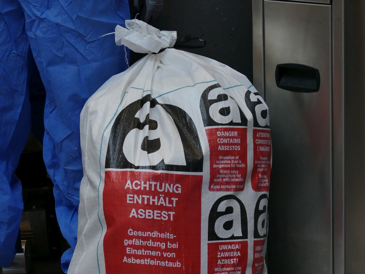 Grote zak asbest