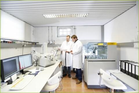 CRB GmbH | Overview laboratory XRF and SEM | © CRB Analyse Service GmbH CRB GmbH | Overview laboratory XRF and SEM | © CRB Analyse Service GmbH
