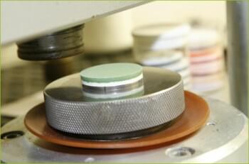 CRB GmbH | Production d’une galette comprimée pour la spectrométrie de fluorescence X