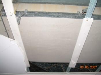 Asbesthaltige Leichtbauplatten als Wand- und Deckenverkleidung | © 2019, CRB Analyse Service GmbH